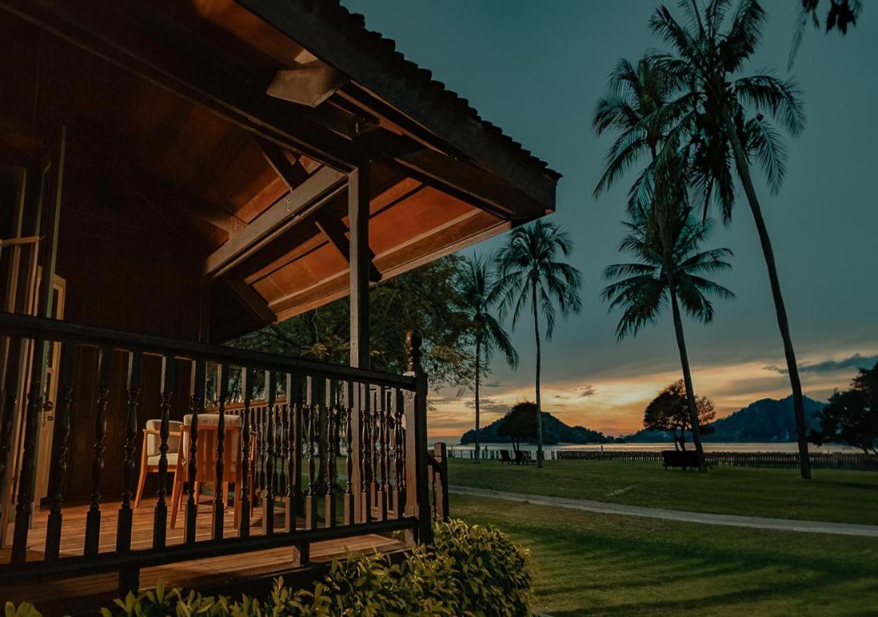 Pelangi Beach Resort & Spa, Langkawi Exterior foto Sunset at the resort