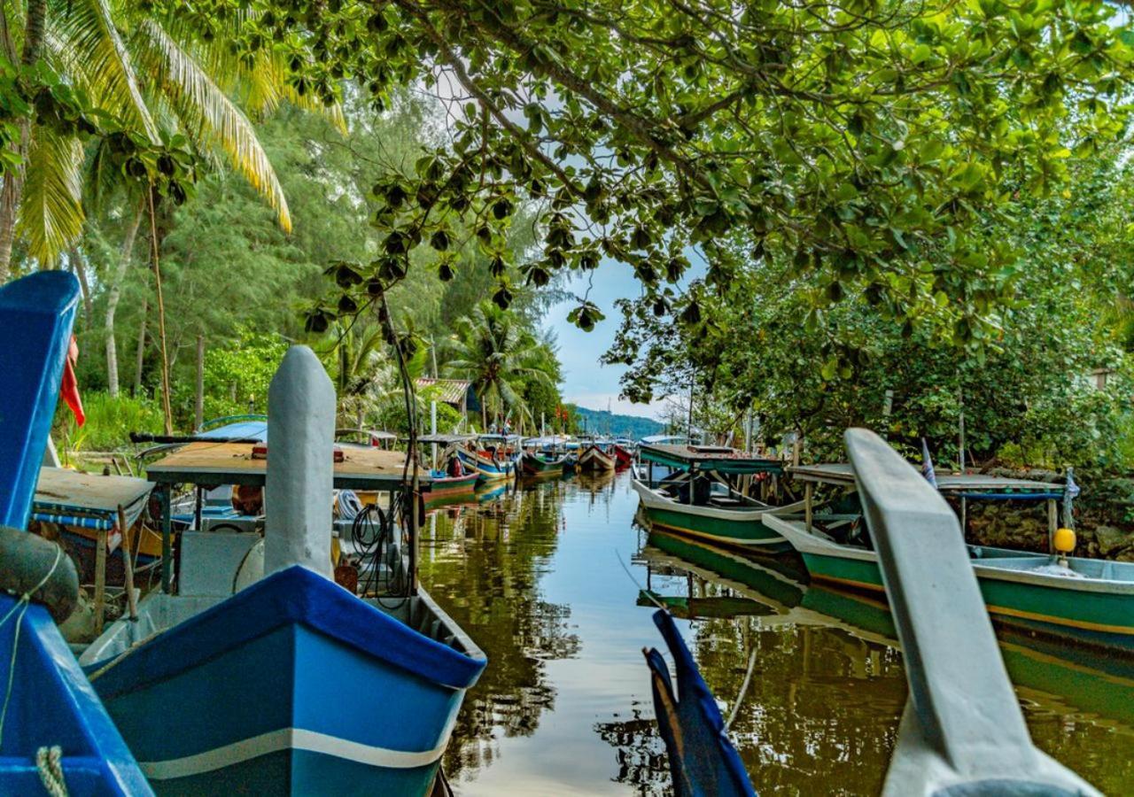 Pelangi Beach Resort & Spa, Langkawi Exterior foto Boats at the jetty