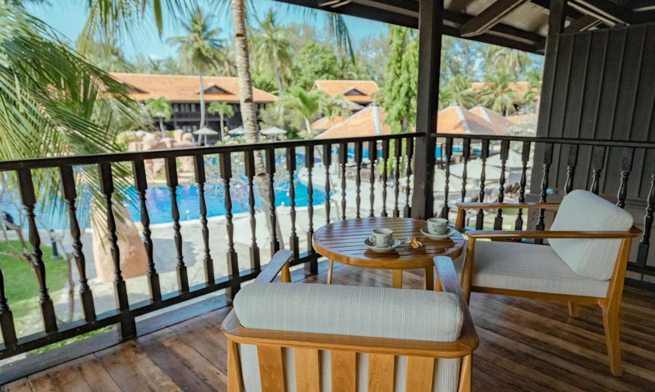 Pelangi Beach Resort & Spa, Langkawi Exterior foto A view of the pool from a suite