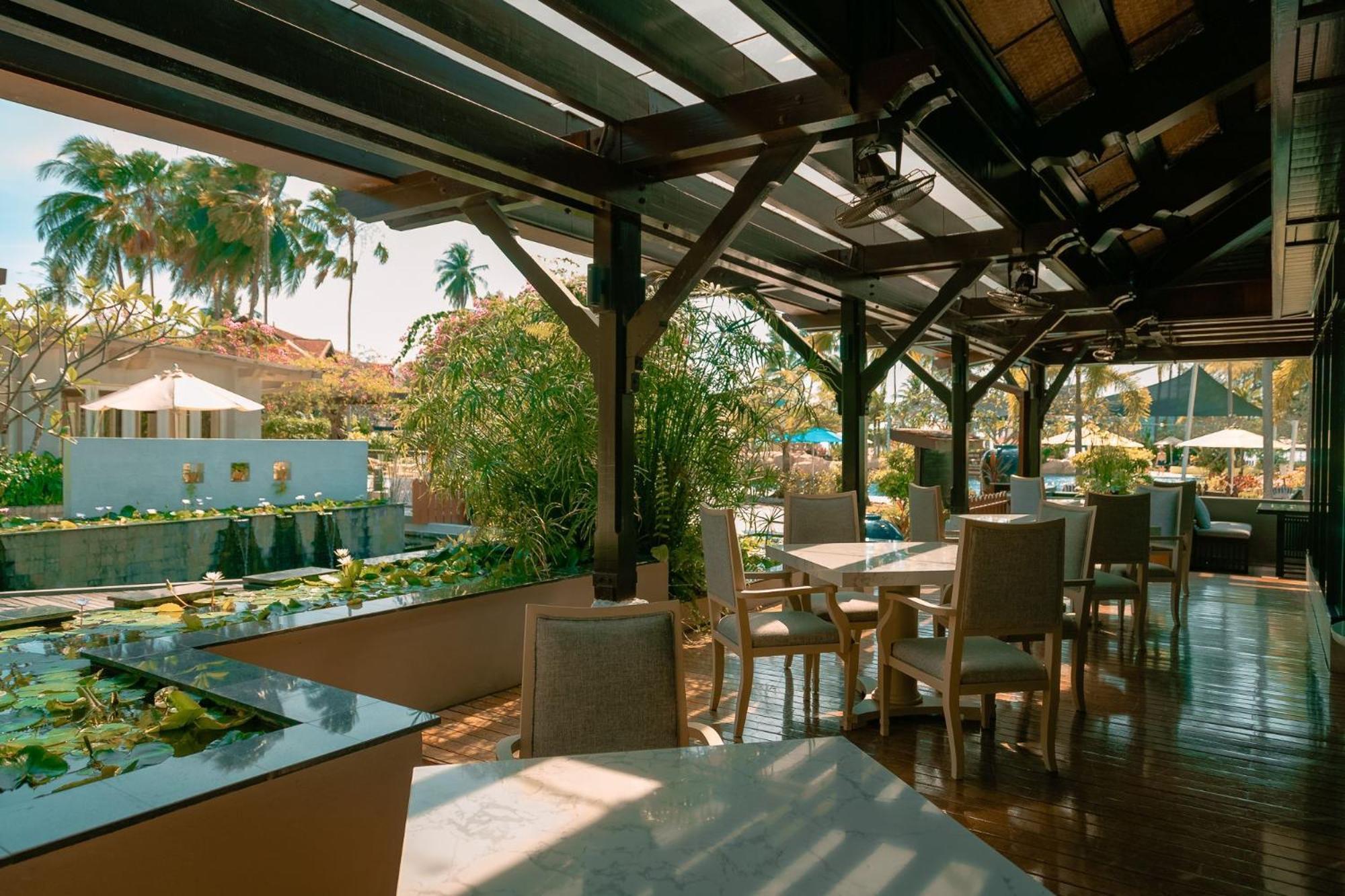 Pelangi Beach Resort & Spa, Langkawi Exterior foto The interior of the restaurant