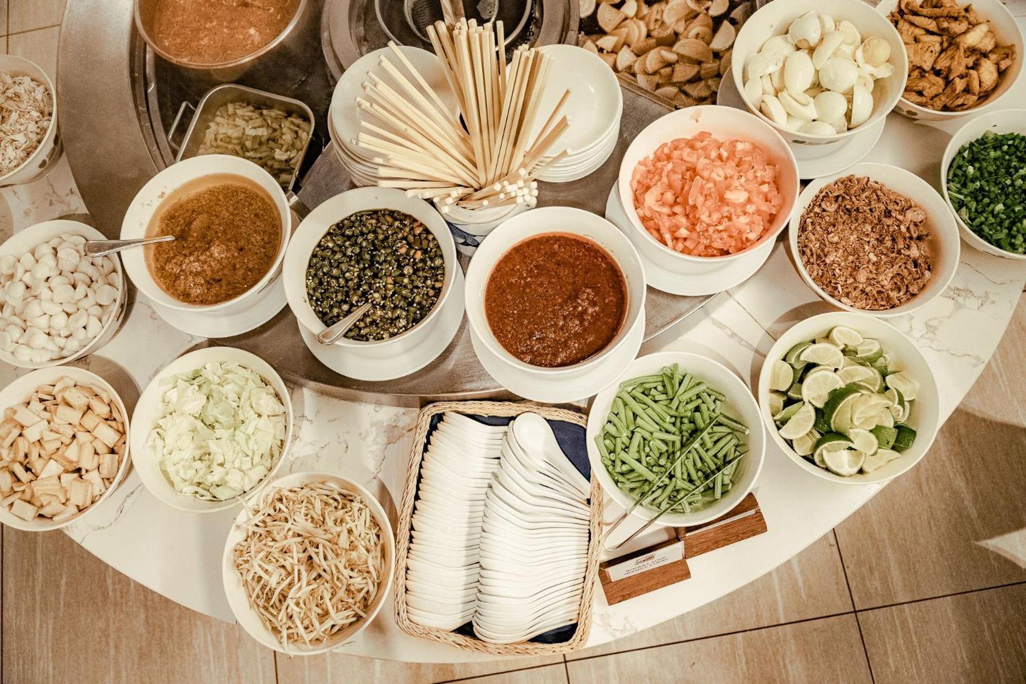 Pelangi Beach Resort & Spa, Langkawi Exterior foto A selection of ingredients for a chaat counter