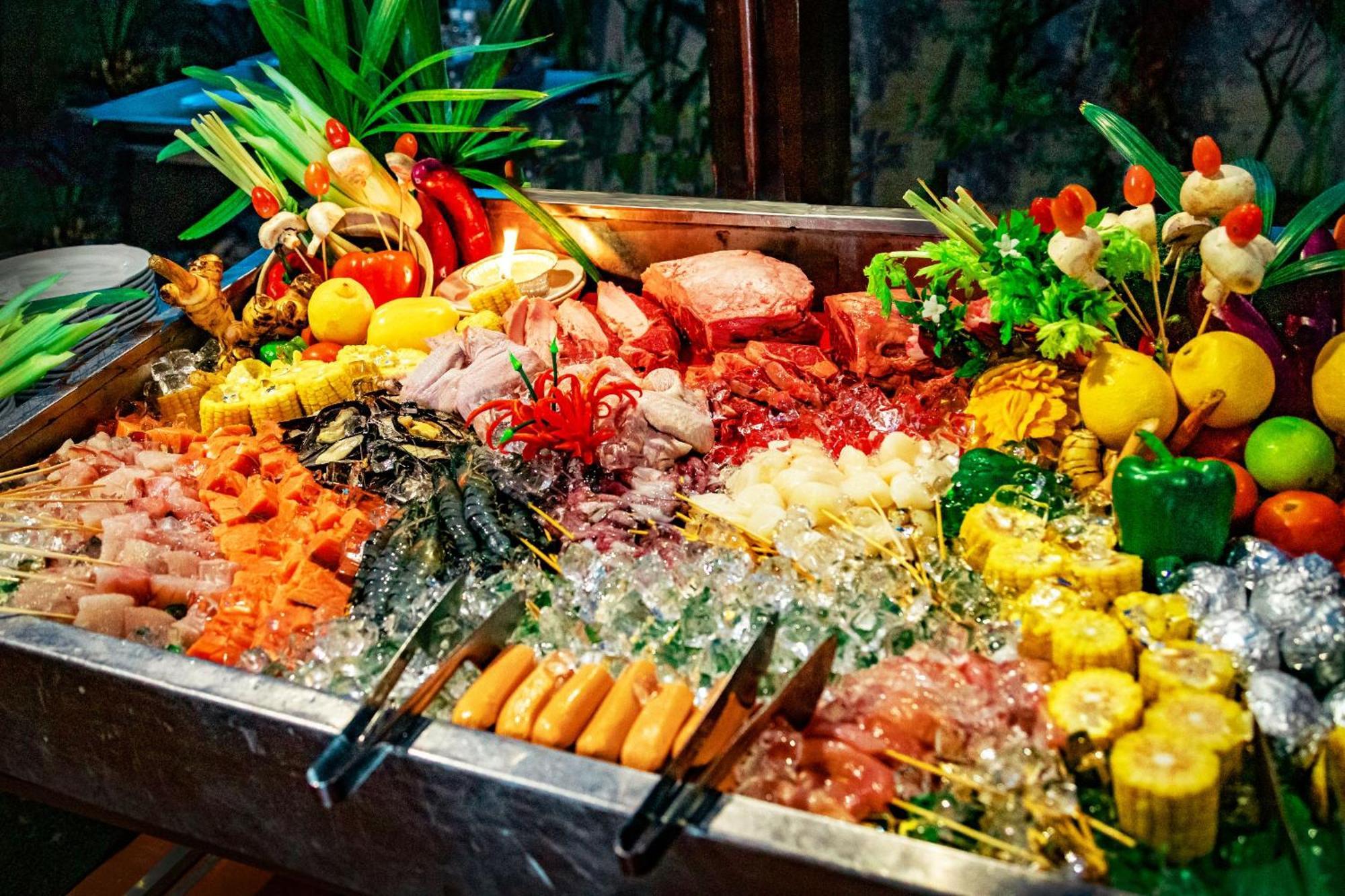 Pelangi Beach Resort & Spa, Langkawi Exterior foto A seafood salad bar