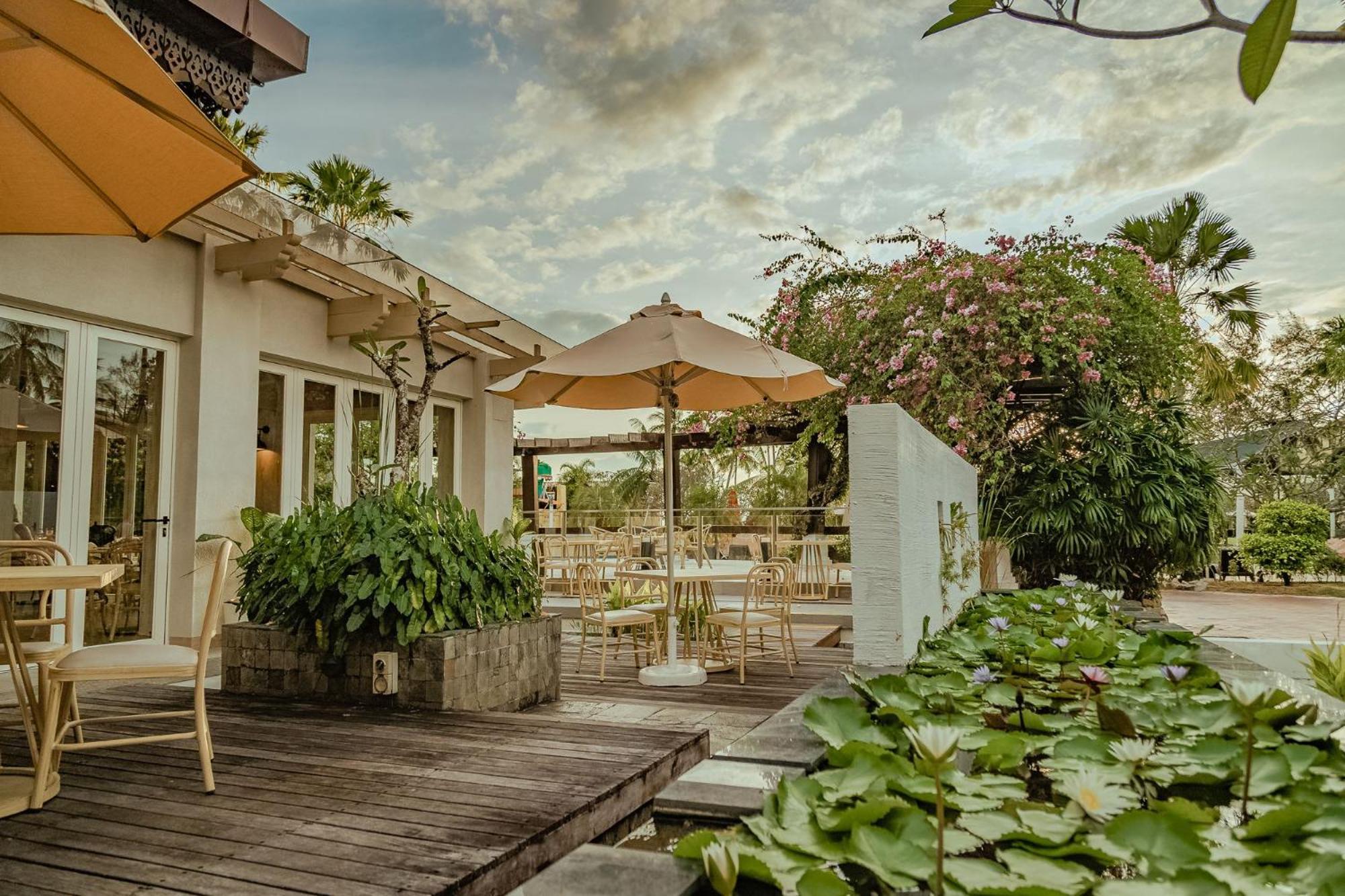 Pelangi Beach Resort & Spa, Langkawi Exterior foto The restaurant at the resort