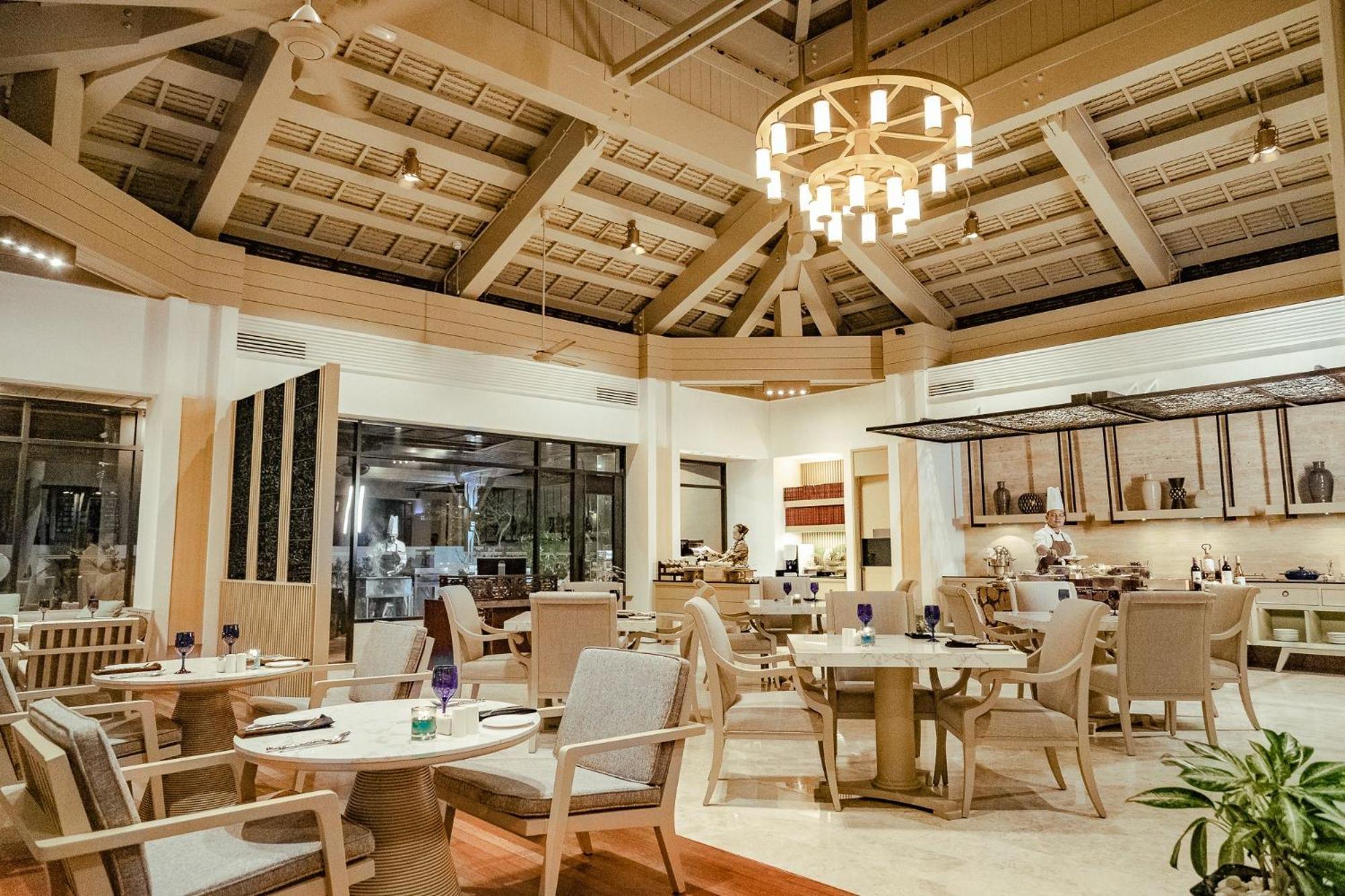 Pelangi Beach Resort & Spa, Langkawi Exterior foto The interior of the restaurant