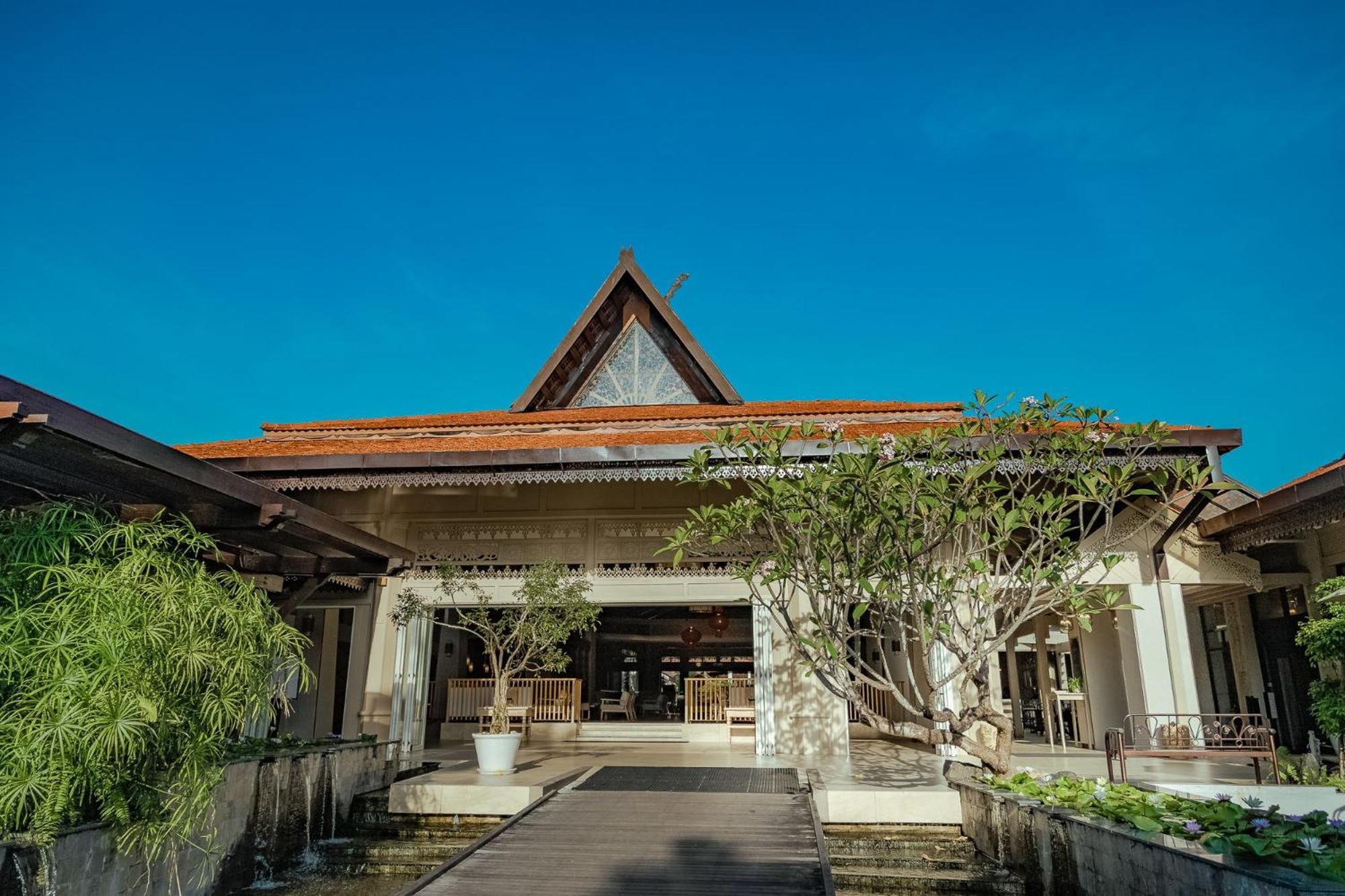 Pelangi Beach Resort & Spa, Langkawi Exterior foto The Library at The Sarojin
