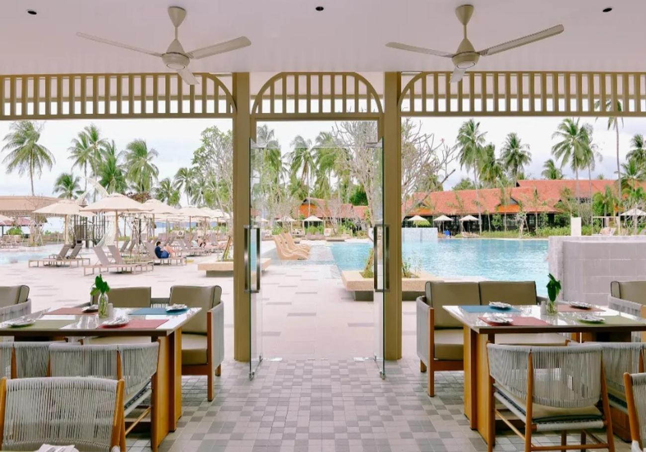 Pelangi Beach Resort & Spa, Langkawi Exterior foto The restaurant at the resort