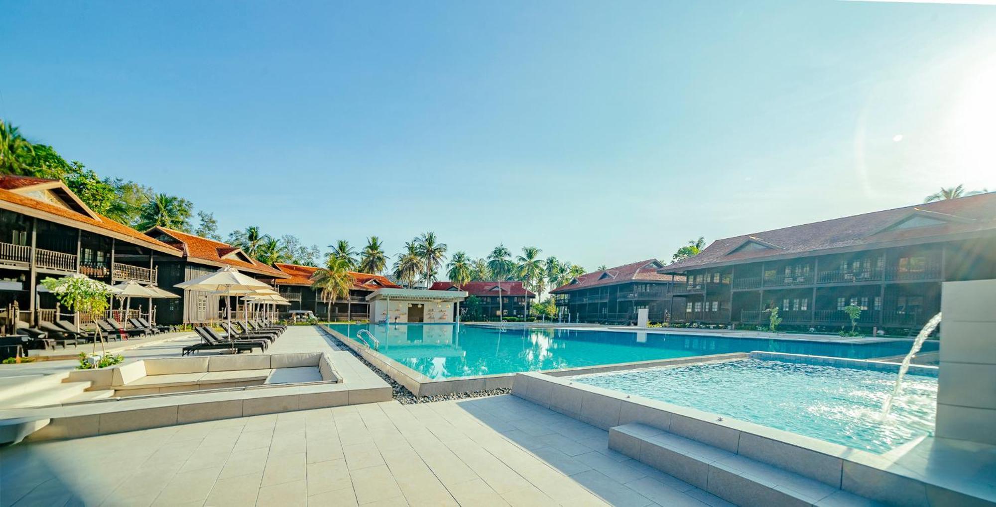 Pelangi Beach Resort & Spa, Langkawi Exterior foto The swimming pool at the resort